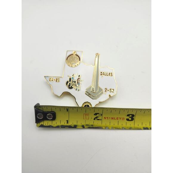 Vintage 1984-85 Lions Club Pin Texas Dallas District 2-S2 Reunion Tower Service - Picture 7 of 8